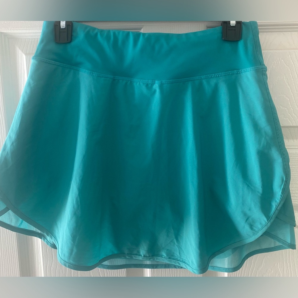 NWOT - Women’s M
Teal Athletic Skirt